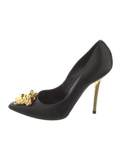Pre-owned Versace Medusa Insignia Leather Pumps In Black