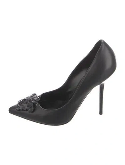 Pre-owned Versace Medusa Insignia Leather Pumps In Black