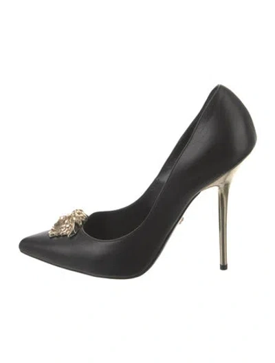 Pre-owned Versace Medusa Insignia Leather Pumps In Black