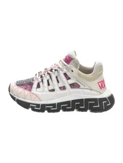 Pre-owned Versace Medusa Insignia Leather Sneakers In Neutral