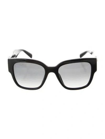 Pre-owned Versace Medusa Insignia Oversize Sunglasses In Black