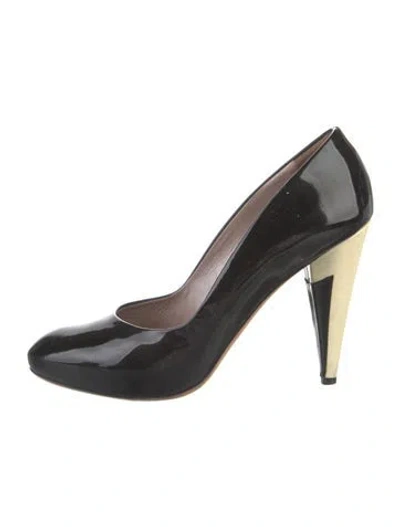 Pre-owned Versace Medusa Insignia Patent Leather Pumps In Black