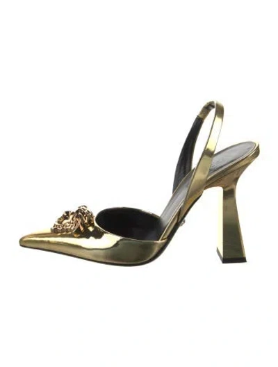 Pre-owned Versace Medusa Insignia Patent Leather Slingback Pumps