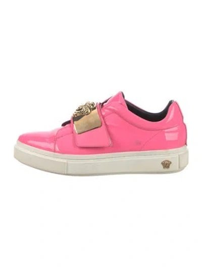 Pre-owned Versace Medusa Insignia Patent Leather Sneakers In Pink