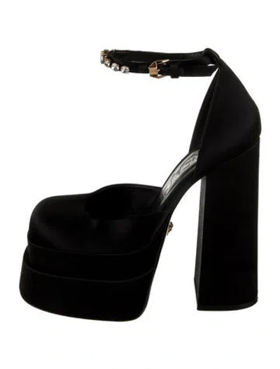 Pre-owned Versace Medusa Insignia Satin D'orsay Pumps In Black