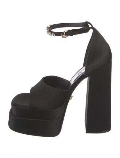 Pre-owned Versace Medusa Insignia Satin D'orsay Pumps In Black