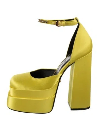 Pre-owned Versace Medusa Insignia Satin D'orsay Pumps In Green