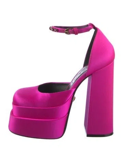 Pre-owned Versace Medusa Insignia Satin D'orsay Pumps In Pink