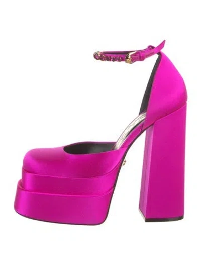Pre-owned Versace Medusa Insignia Satin D'orsay Pumps In Pink