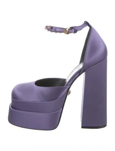 Pre-owned Versace Medusa Insignia Satin D'orsay Pumps In Purple