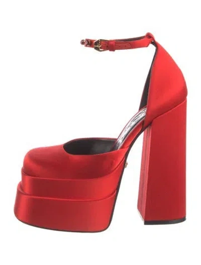 Pre-owned Versace Medusa Insignia Satin D'orsay Pumps In Red