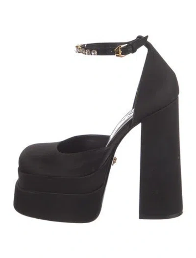 Pre-owned Versace Medusa Insignia Satin Pumps In Black