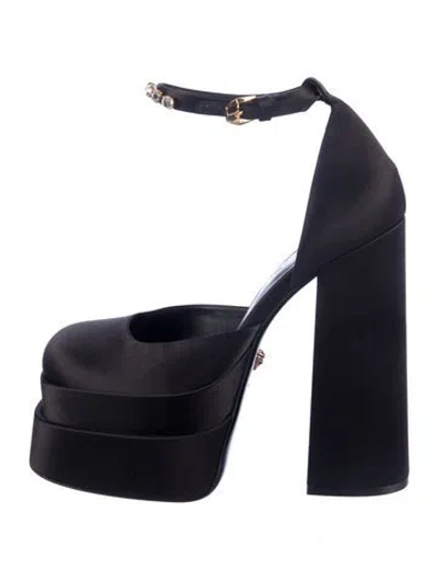 Pre-owned Versace Medusa Insignia Satin Pumps In Blue