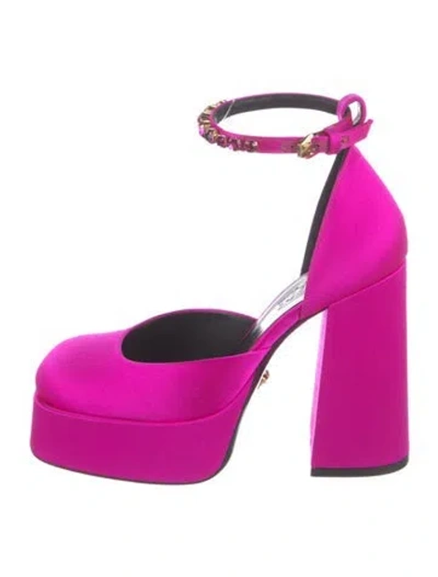 Pre-owned Versace Medusa Insignia Satin Pumps In Pink