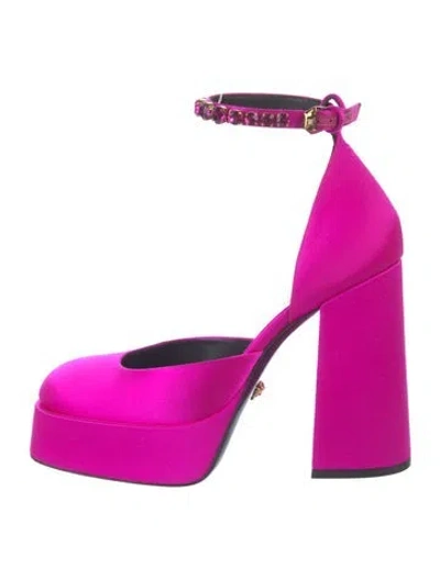 Pre-owned Versace Medusa Insignia Satin Pumps In Purple