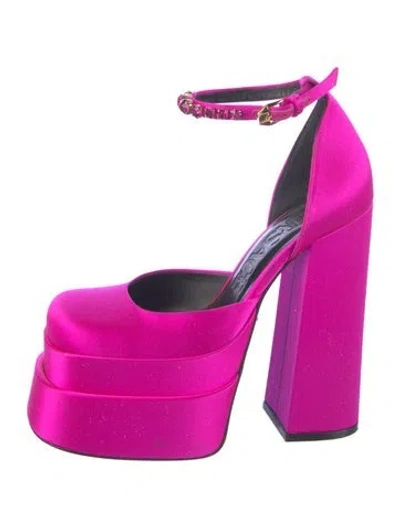 Pre-owned Versace Medusa Insignia Satin Pumps In Purple