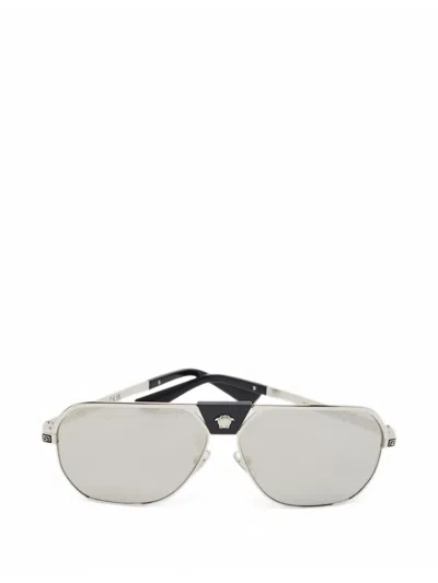 Pre-owned Versace Medusa Pilot-frame Sunglasses In Silver