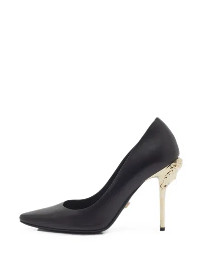 Pre-owned Versace Medusa Pointed-toe Pumps In Black