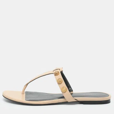 Pre-owned Versace Medusa Size 37 Beige Leather Thong Flats In Sand