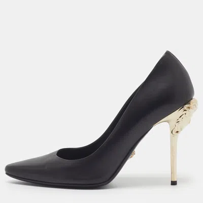 Pre-owned Versace Medusa Size 38 Black Leather Pumps