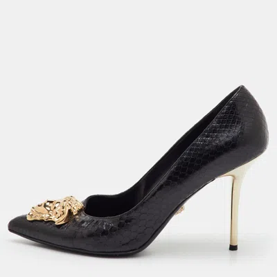 Pre-owned Versace Medusa Size 39 Black Python Leather Pointed Toe Pumps
