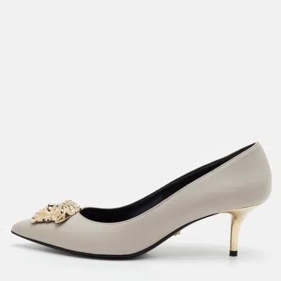 Pre-owned Versace Medusa Size 40 Taupe Leather Pointed Toe Pumps In Beige
