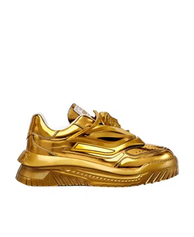Versace Odissea Metallic-effect Sneakers In Yellow