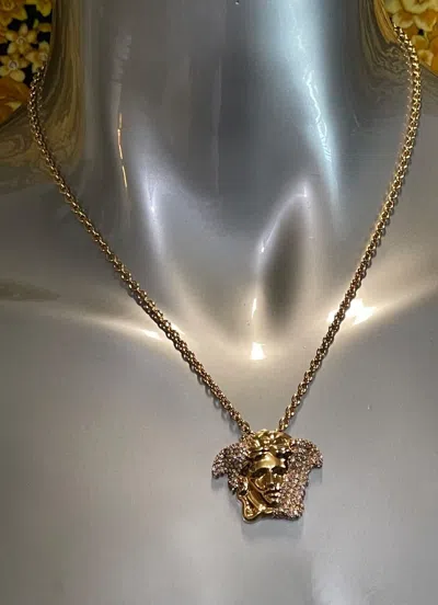 Pre-owned Versace Palazzo Dia Pendant Necklace Metal With Crystals Gold In White/colorless