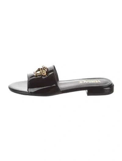Pre-owned Versace Patent Leather Crystal Embellishments Slides In Black