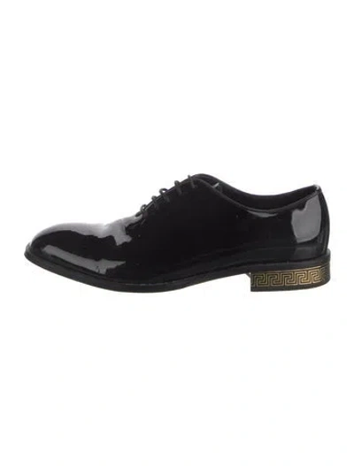 Pre-owned Versace Patent Leather Oxfords In Black