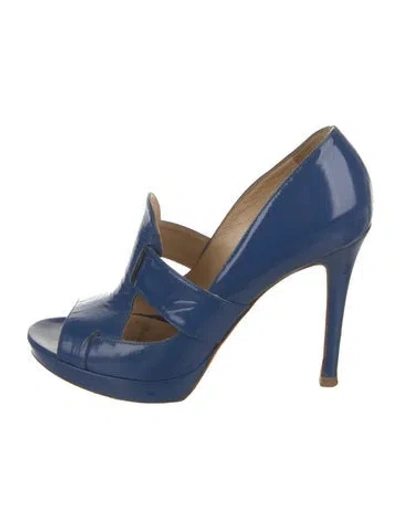 Pre-owned Versace Patent Leather Printed Slingback Pumps In Blue