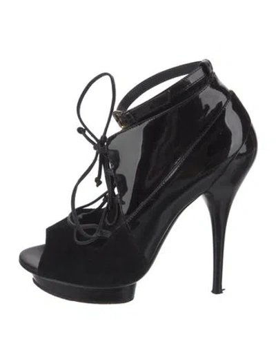 Pre-owned Versace Patent Leather Pumps In Black