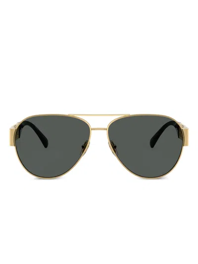 Versace Greca Lunettes De Soleil Aviateur In Black