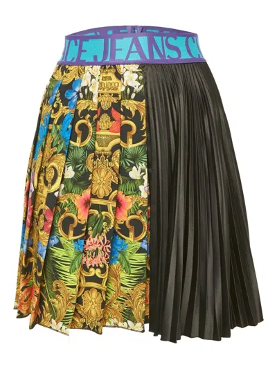 Pre-owned Versace Pleated Detailed-waistband Mini Skirt In Black