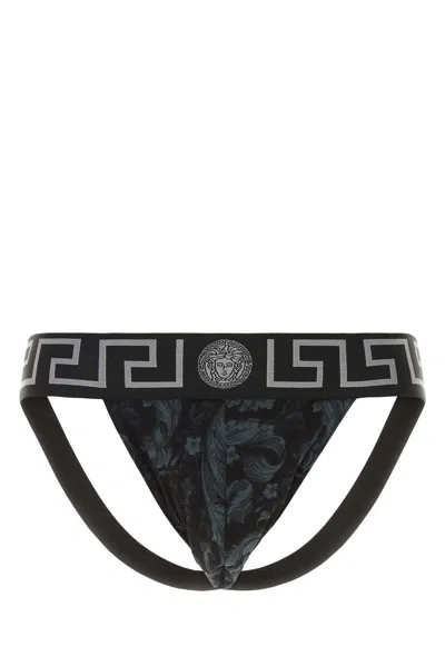 Versace Slip Aus Stretch-baumwolle Mit Druck In Schwarz,grau