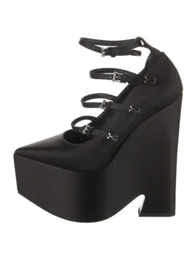 Pre-owned Versace Pumps In Black