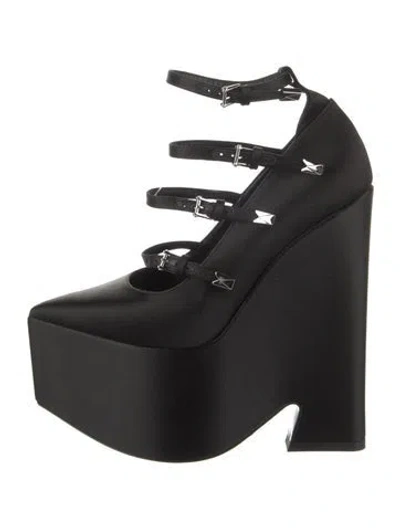 Pre-owned Versace Pumps In Black