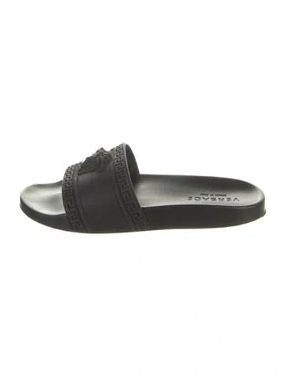 Pre-owned Versace Rubber Patterned Slides In Black