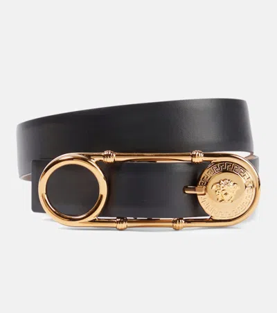 Versace Safety Pin Leather Belt In Nero-oro
