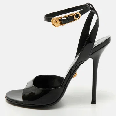 Pre-owned Versace Safety Pin Size 40 Black Patent Leather Ankle Strap Sandals