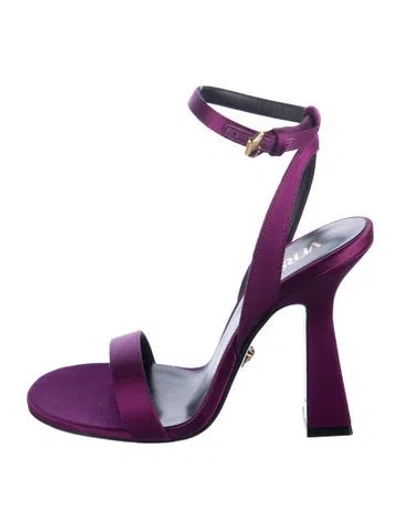 Pre-owned Versace Satin Chain-link Accents Sandals In Purple