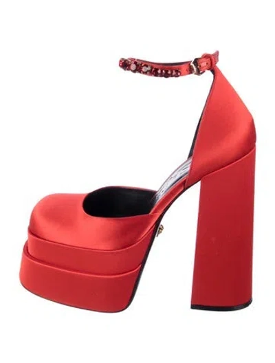 Pre-owned Versace Satin Crystal Embellishments Pumps In Red