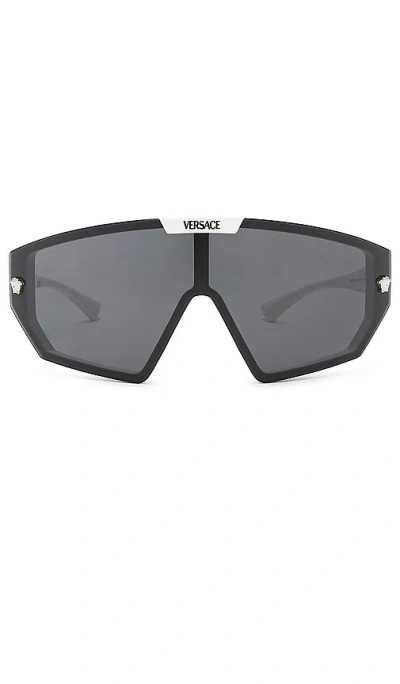 Versace Shield Sunglasses In 白色