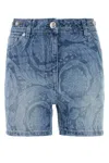 Versace Shorts In Denim Stampato Donna In Blue
