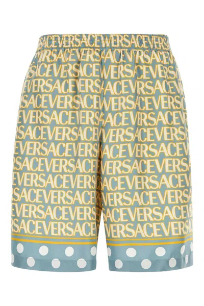 Versace Allover 印花真丝短裤 In Blue