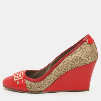 Pre-owned Versace Size 39 Gold Jacquard And Leather Wedge Pumps