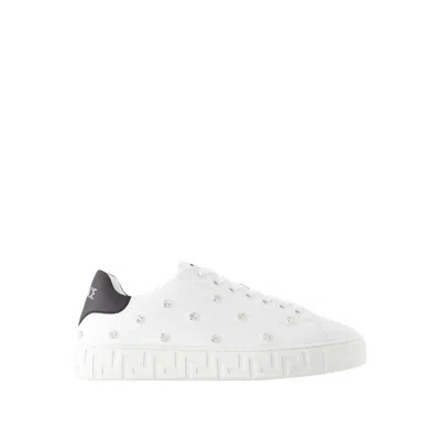 Versace Cielo Stellato Greca Sneakers In Black+white