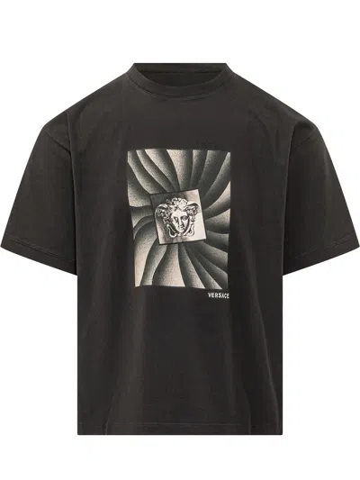 Versace Stylish Print T-shirt In Black
