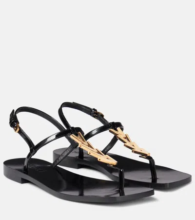 Versace V2025 Chain Leather Thong Sandals In 1b00v-black- Gold