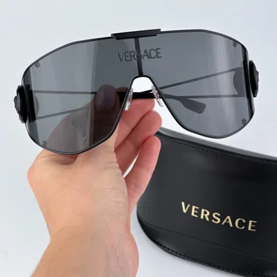 Pre-owned Versace Ve2268 143387 Matte Black Grey Shield Unisex Sunglasses In Gray